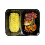 Филе цыпленка с имбирно-виноградным соусом, запеченными овощами и картофельным пюре